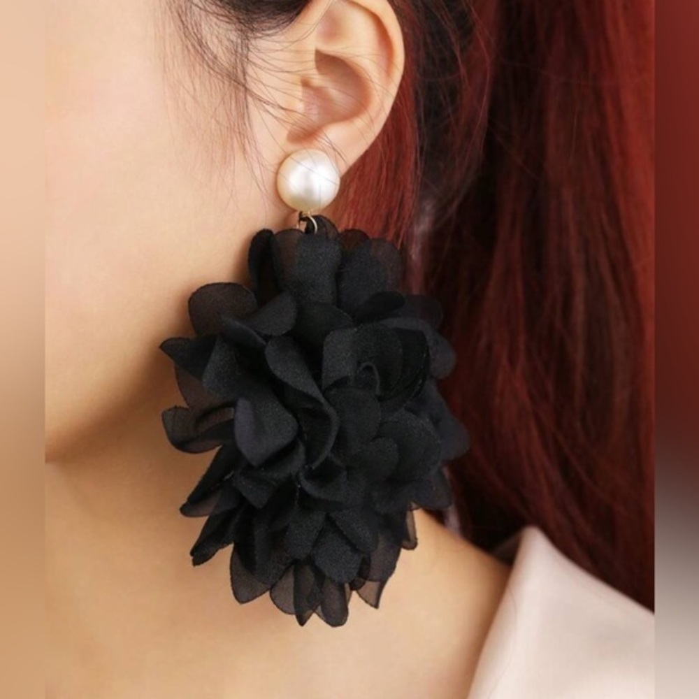 ✨Elegant Black Floral Drop Earrings